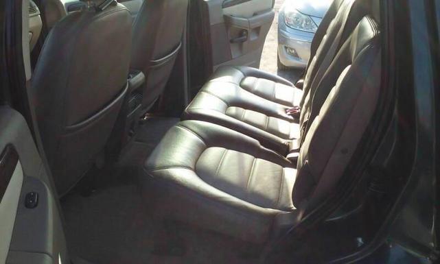 Photo of 2004 Green Ford Explorer