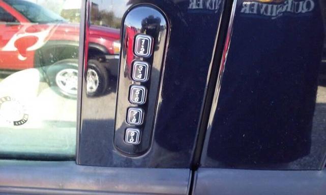 Photo of 2004 Green Ford Explorer
