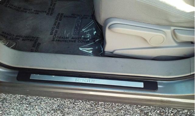 Photo of 2009 Gotham Gray Nissan Rogue