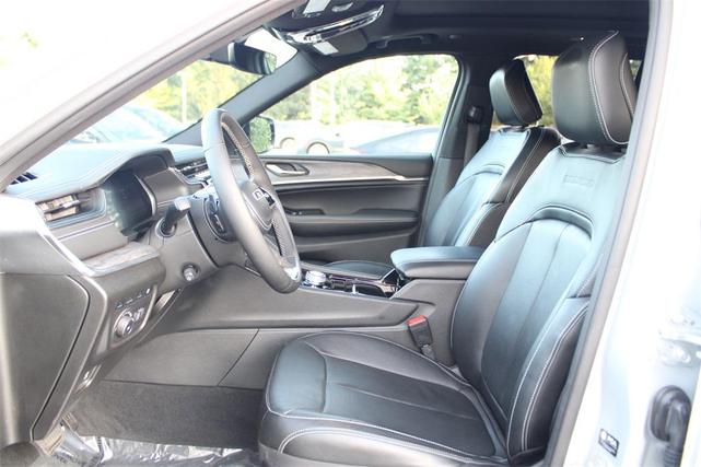 Photo of 2024 Silver Zynith Jeep Grand Cherokee 4xe