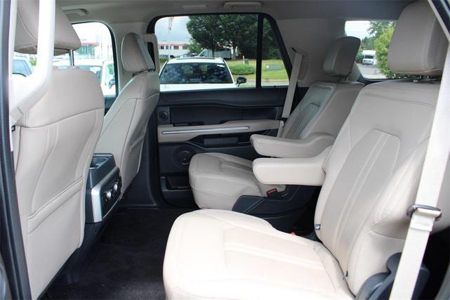 Photo of 2023 Black Metallic Ford Expedition