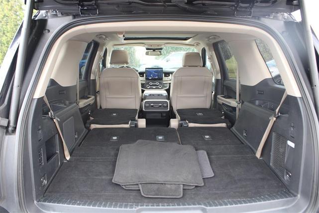 Photo of 2023 Black Metallic Ford Expedition