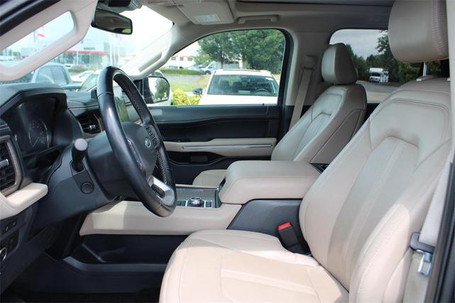Photo of 2023 Black Metallic Ford Expedition