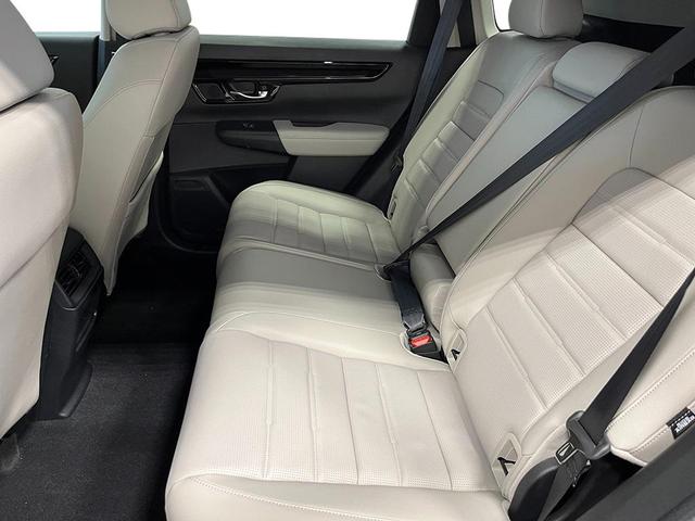 Photo of 2026 Platinum White Pearl Honda CR-V