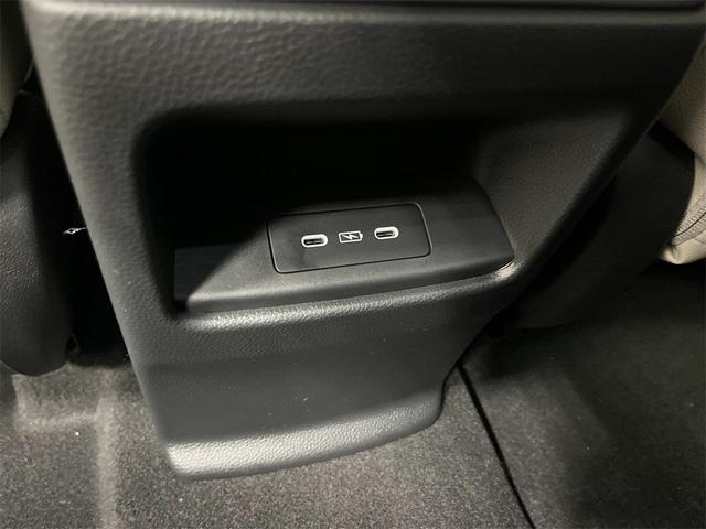 Photo of 2026 Platinum White Pearl Honda CR-V