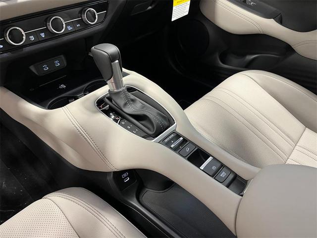 Photo of 2026 Platinum White Pearl Honda HR-V