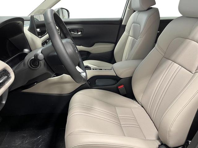 Photo of 2026 Platinum White Pearl Honda HR-V