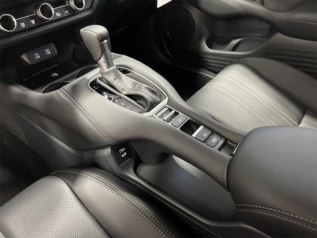 Photo of 2026 Platinum White Pearl Honda HR-V