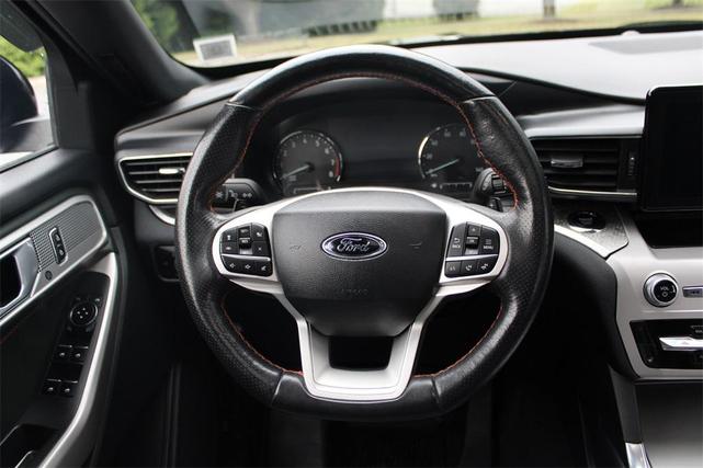 Photo of 2023 Agate Black Metallic Ford Explorer