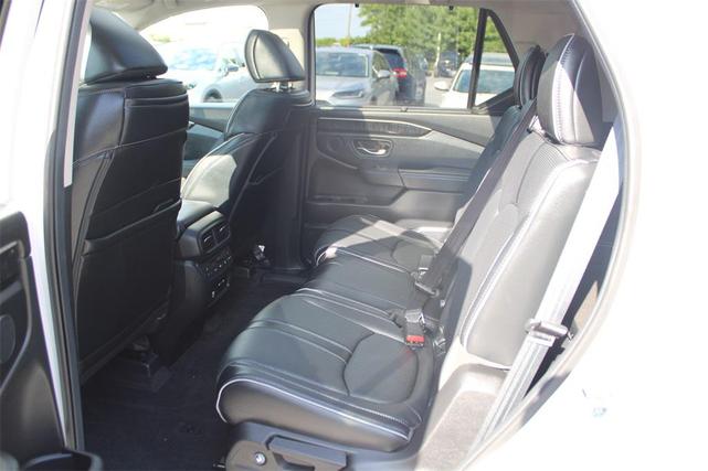 Photo of 2025 Platinum White Pearl Honda Pilot