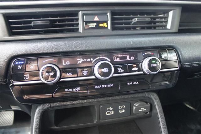 Photo of 2025 Platinum White Pearl Honda Pilot