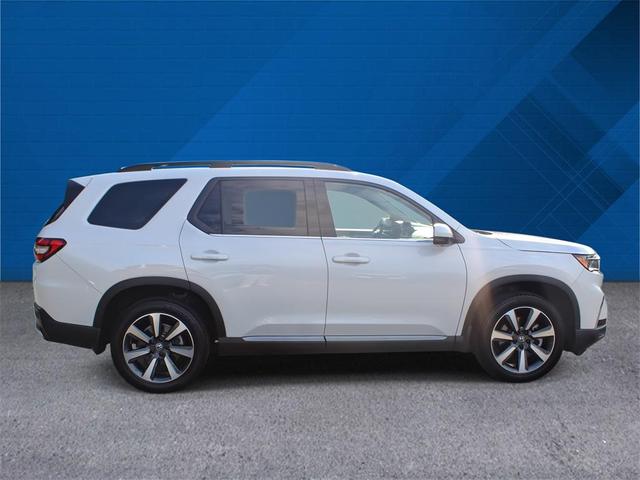 Photo of 2025 Platinum White Pearl Honda Pilot
