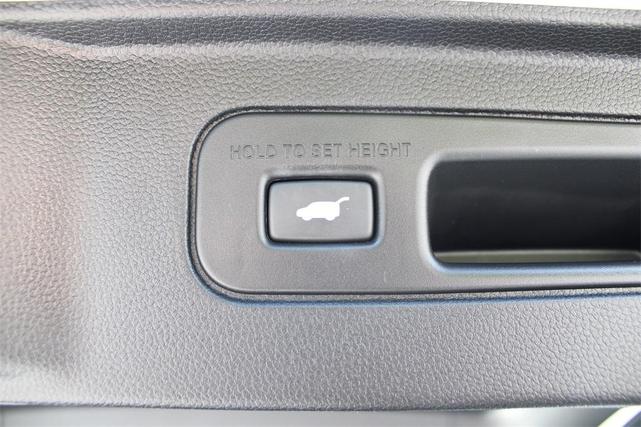 Photo of 2025 Platinum White Pearl Honda Pilot