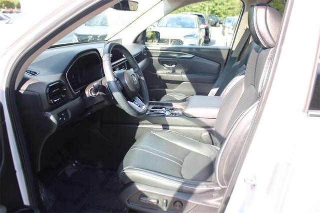 Photo of 2025 Platinum White Pearl Honda Pilot