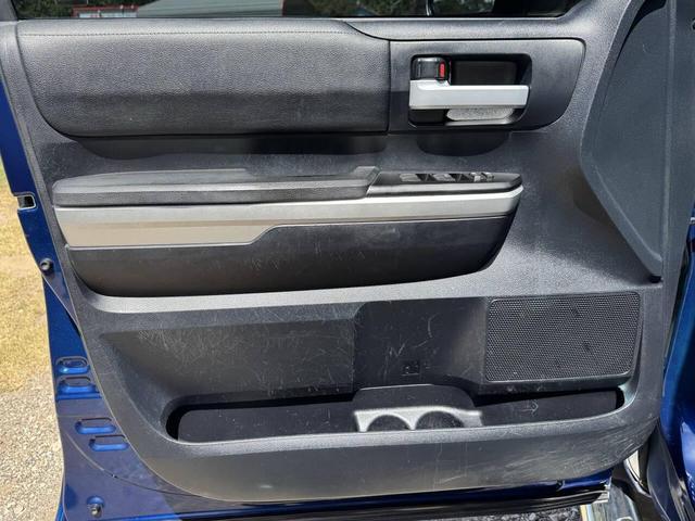 Photo of 2014 Blue Toyota Tundra