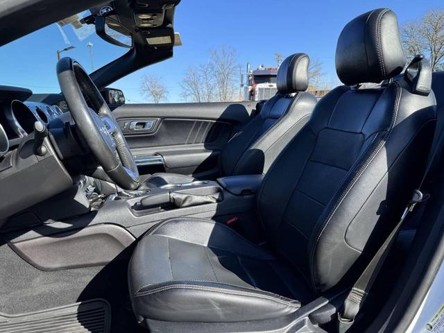 Photo of 2020 White Ford Mustang