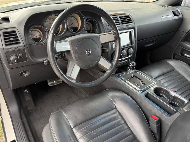 Photo of 2010 White Dodge Challenger