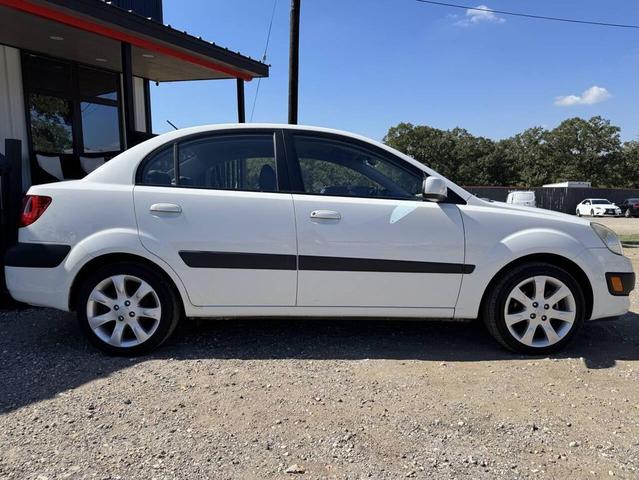 Photo of 2007 White Kia Rio
