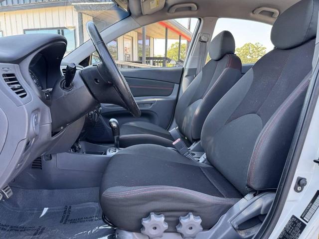 Photo of 2007 White Kia Rio