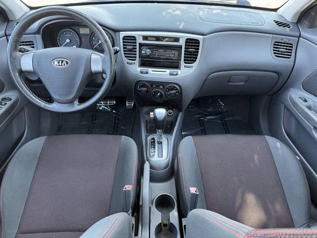 Photo of 2007 White Kia Rio