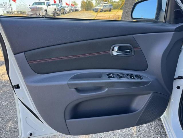 Photo of 2007 White Kia Rio