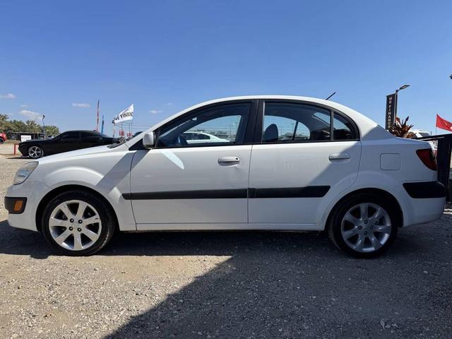 Photo of 2007 White Kia Rio