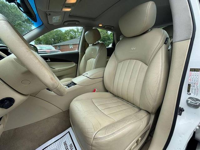 Photo of 2010 Moonlight White Pearl INFINITI EX35