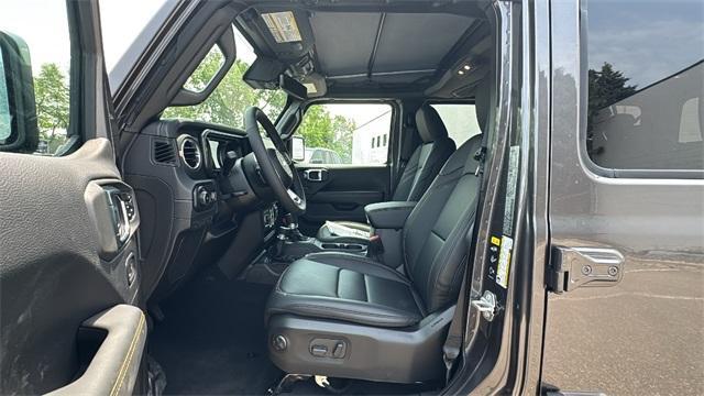 Photo of 2025 Granite Crystal Clearcoat Metallic Jeep Wrangler