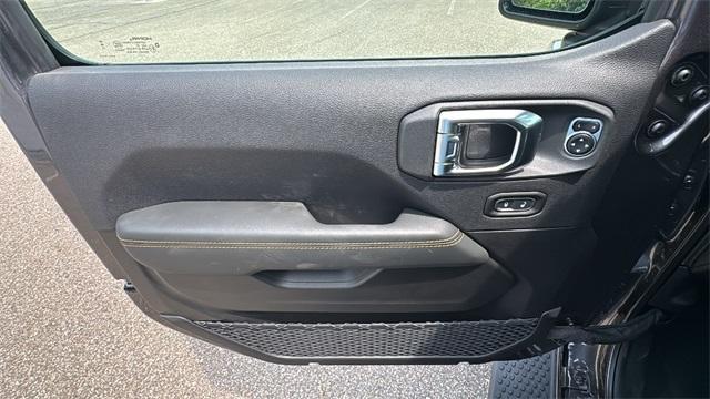 Photo of 2025 Granite Crystal Clearcoat Metallic Jeep Wrangler
