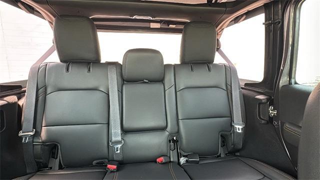 Photo of 2025 Granite Crystal Clearcoat Metallic Jeep Wrangler