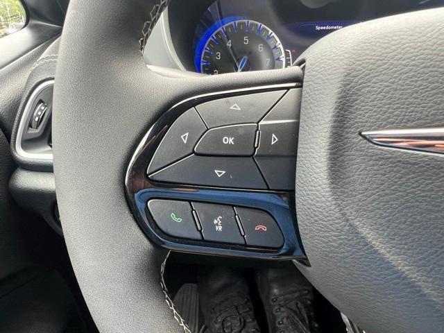 Photo of 2024 Bright White Clearcoat Chrysler Pacifica