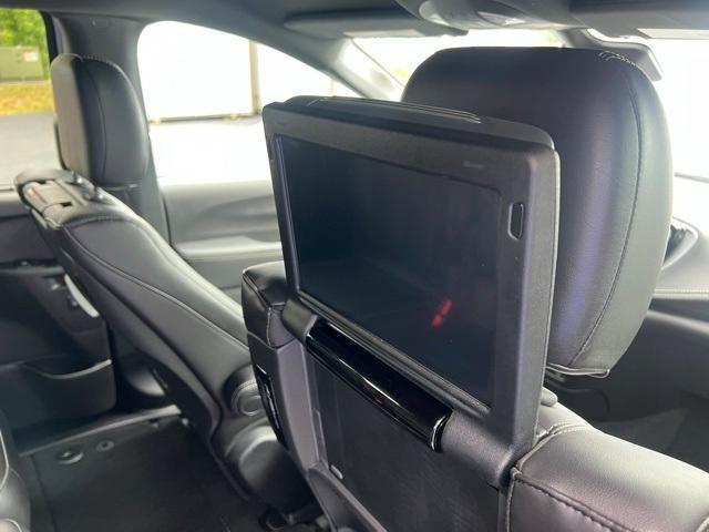 Photo of 2024 Bright White Clearcoat Chrysler Pacifica