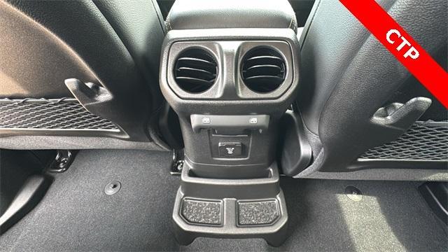 Photo of 2025 Bright White Clearcoat Jeep Wrangler