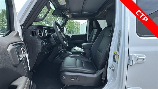 Photo of 2025 Bright White Clearcoat Jeep Wrangler
