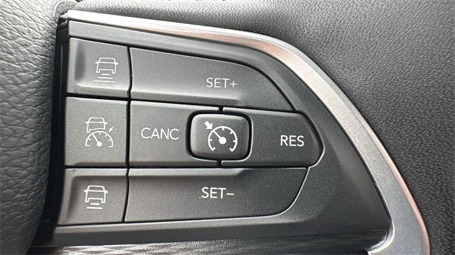 Photo of 2025 Velvet Red Pearlcoat Jeep Grand Cherokee