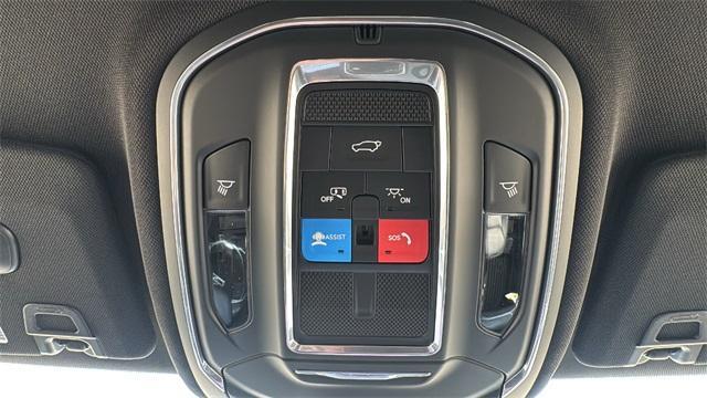 Photo of 2025 Metallic Jeep Grand Cherokee