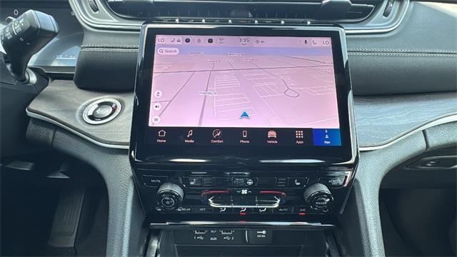 Photo of 2025 Metallic Jeep Grand Cherokee
