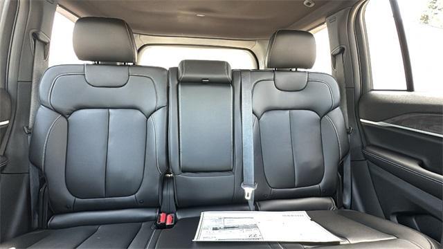 Photo of 2025 Metallic Jeep Grand Cherokee