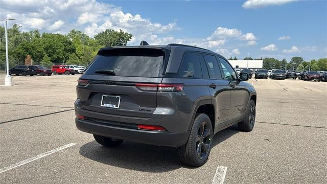 Photo of 2025 Metallic Jeep Grand Cherokee