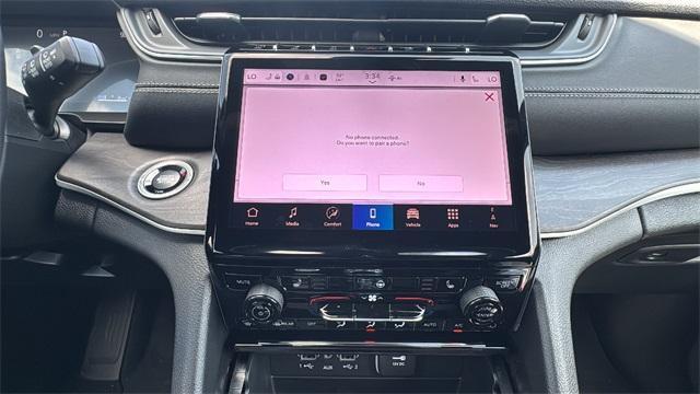 Photo of 2025 Metallic Jeep Grand Cherokee