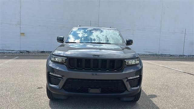 Photo of 2025 Metallic Jeep Grand Cherokee