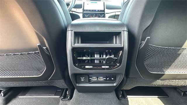 Photo of 2025 Metallic Jeep Grand Cherokee