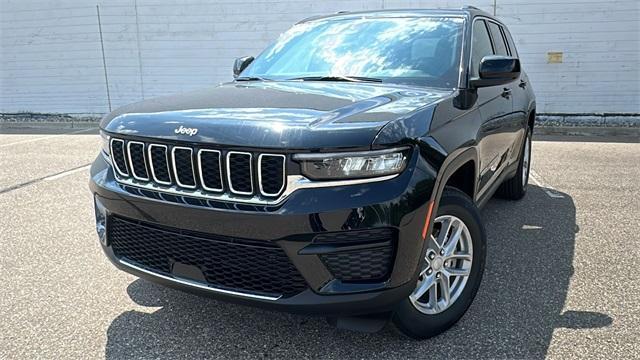 Photo of 2025 Diamond Black Jeep Grand Cherokee