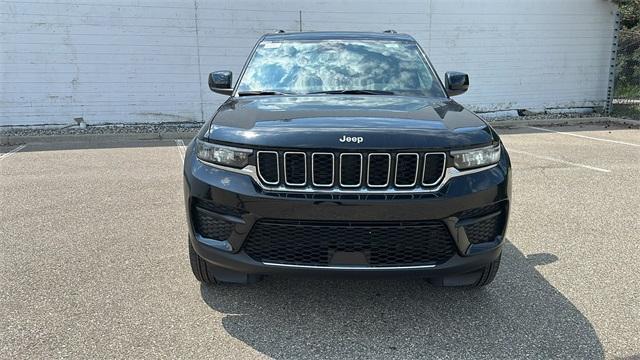 Photo of 2025 Diamond Black Jeep Grand Cherokee