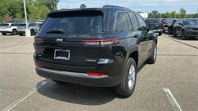 Photo of 2025 Diamond Black Jeep Grand Cherokee
