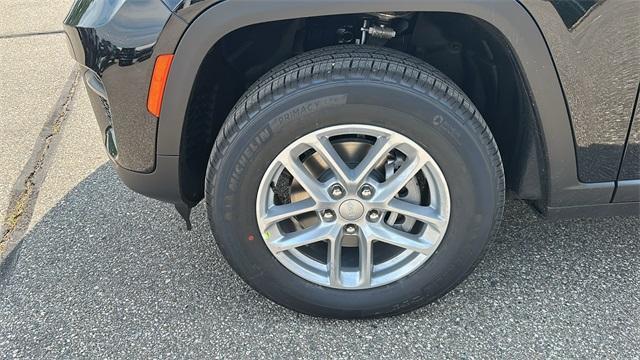 Photo of 2025 Diamond Black Jeep Grand Cherokee