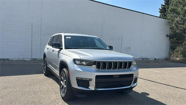 Photo of 2025 Silver Zynith Jeep Grand Cherokee L