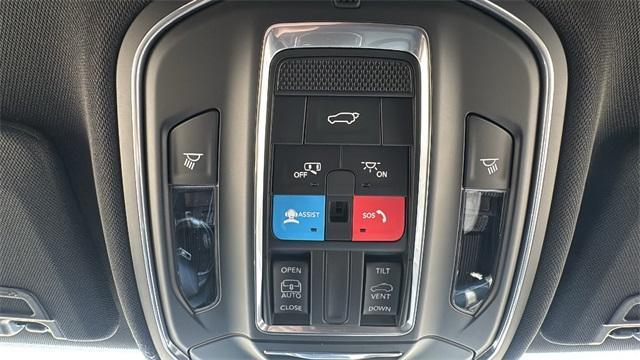 Photo of 2025 Silver Zynith Jeep Grand Cherokee L