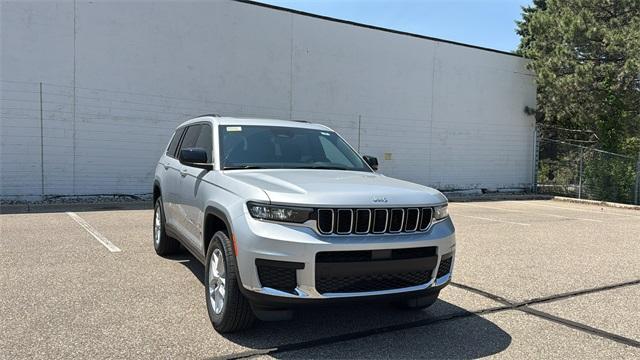 Photo of 2025 Silver Zynith Jeep Grand Cherokee L