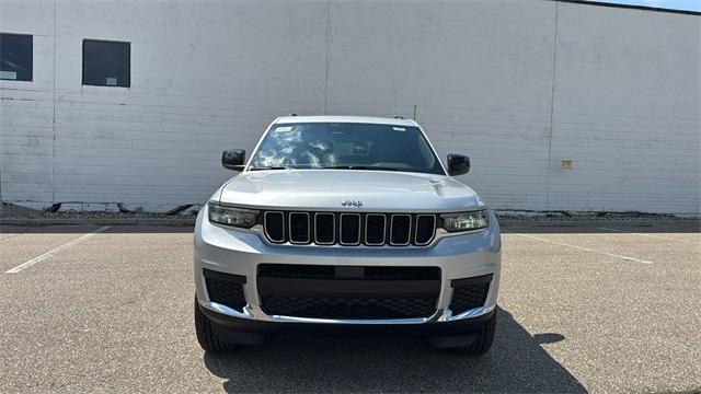 Photo of 2025 Silver Zynith Jeep Grand Cherokee L